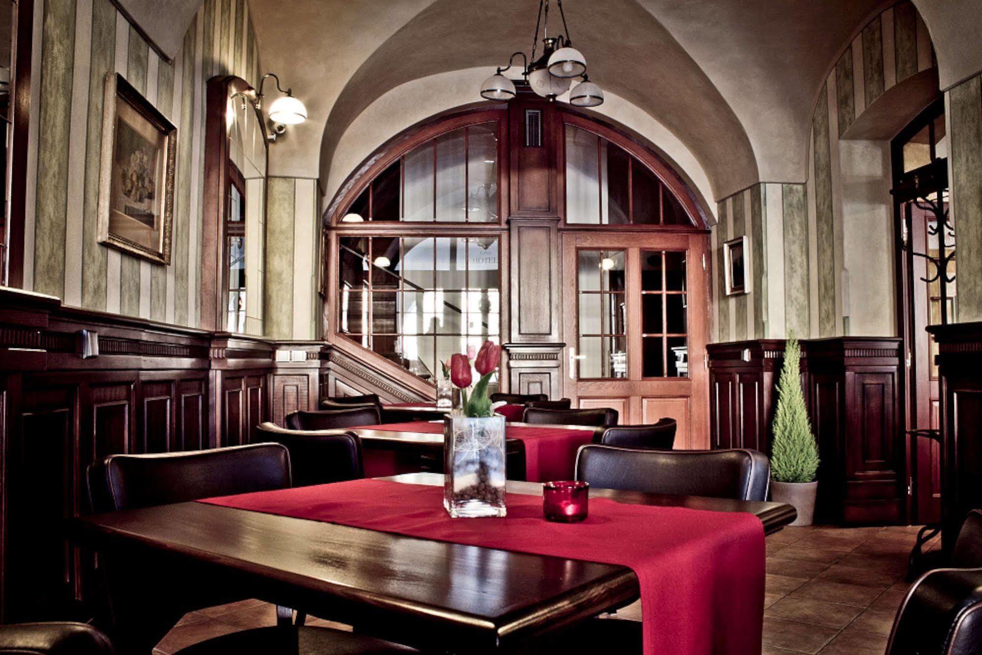 La Fresca Hotel Kromeriz Exterior photo