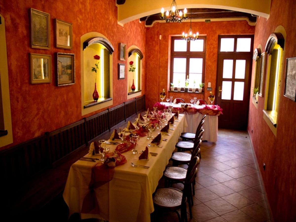 La Fresca Hotel Kromeriz Exterior photo
